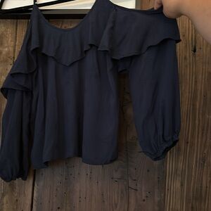 Abercrombie & Fitch navy cold shoulder flowly top